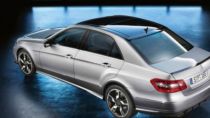 Side Back Pose Of 2010 Mercedes-Benz Sport E Class In Silver